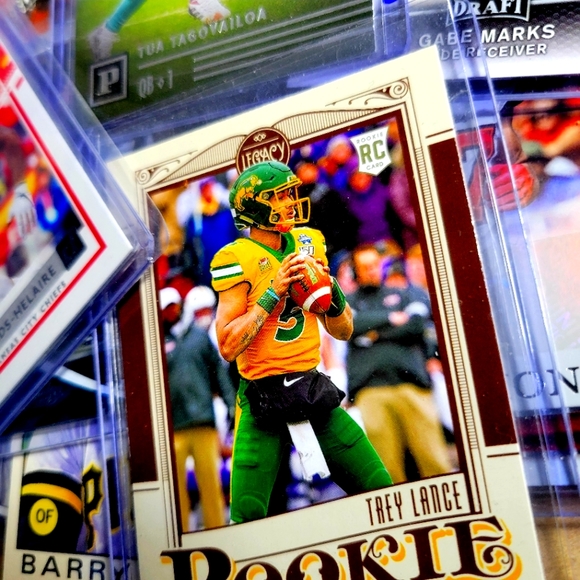 THE ULTIMATE NFL, NBA, MLB & MORE MYSTERY BUNDLE BOX 👀💯🔥🔥🔥🔥🚀🚀 - Picture 12 of 16